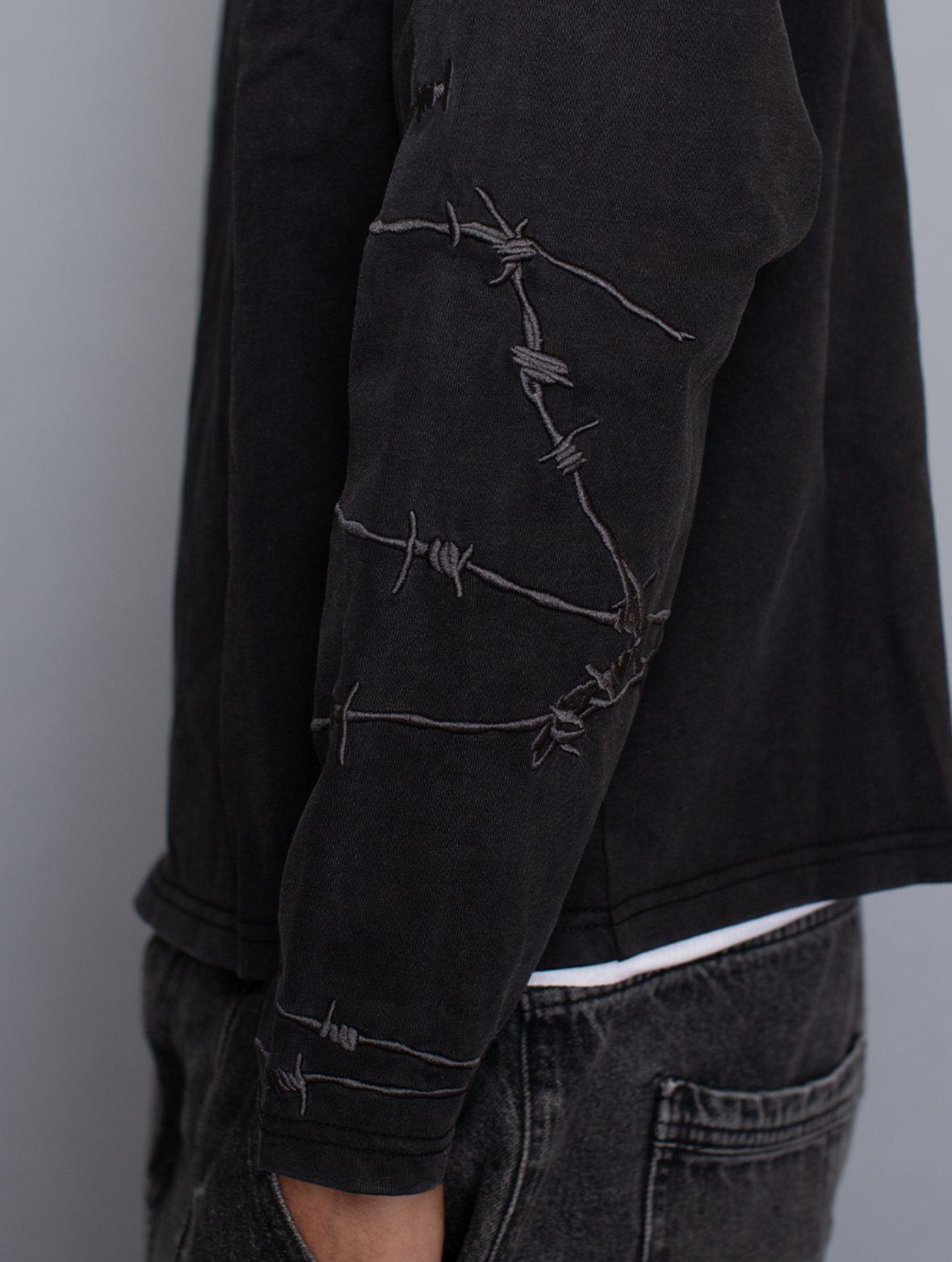 BARBED WIRE LONG-SLEEVE